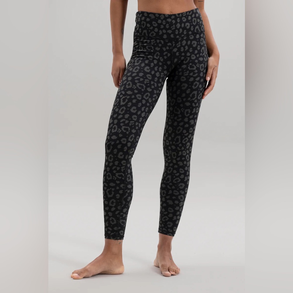 Mudpie Leopard Animal Print Grey and Black Leggings Size Small